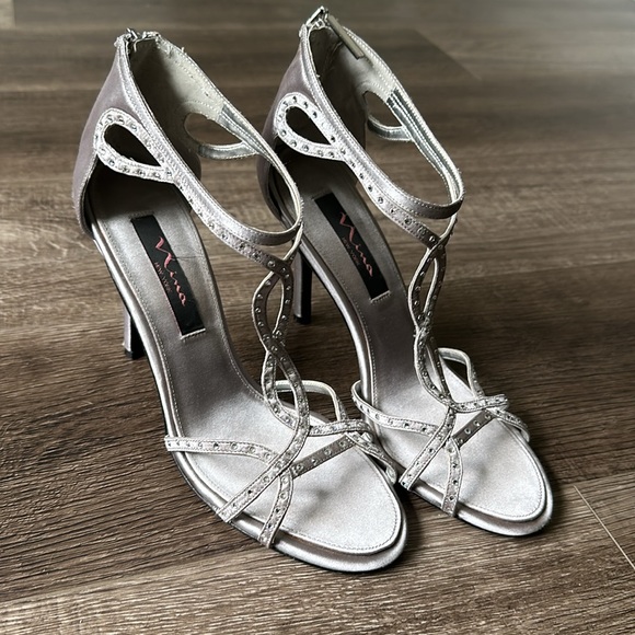 Nina NY / Women’s dress silver w/rhinestones shoe Size 7.5 - Picture 2 of 5